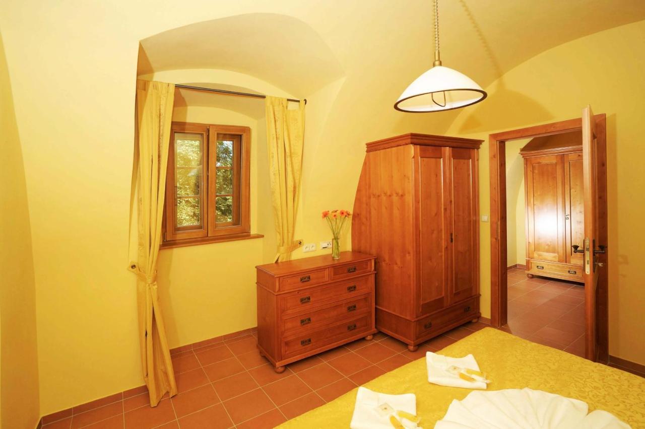 Hotel Kristin Hradek Дечин Экстерьер фото