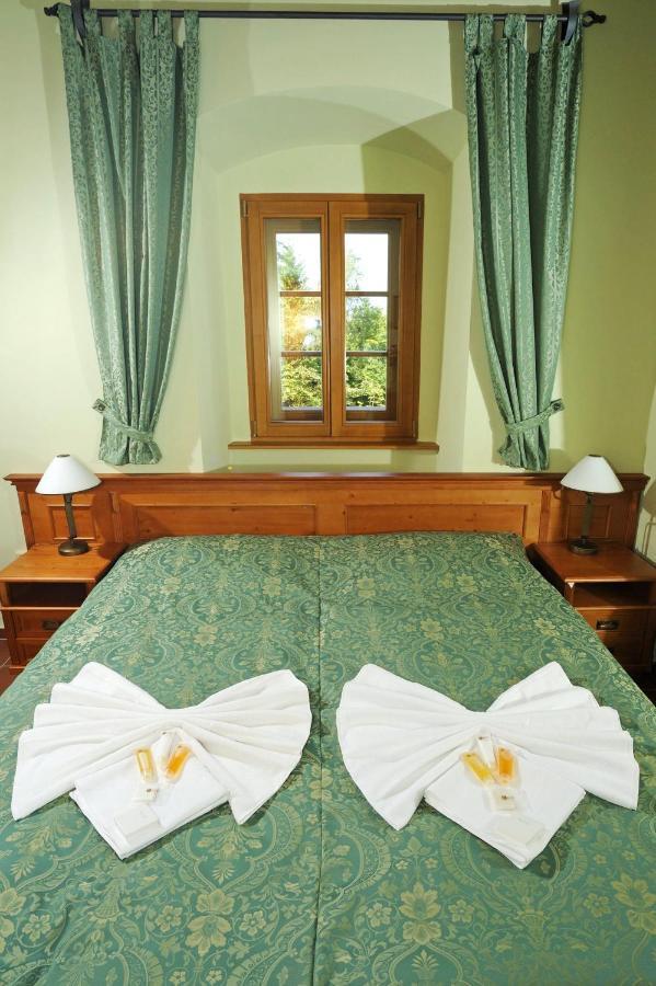 Hotel Kristin Hradek Дечин Экстерьер фото